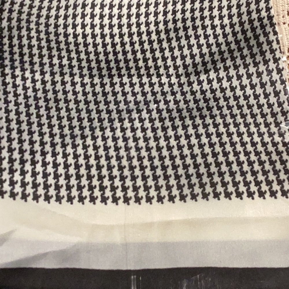 New HOUNDSTOOTH Scarf “LAST ONE” - Picture 14 of 14